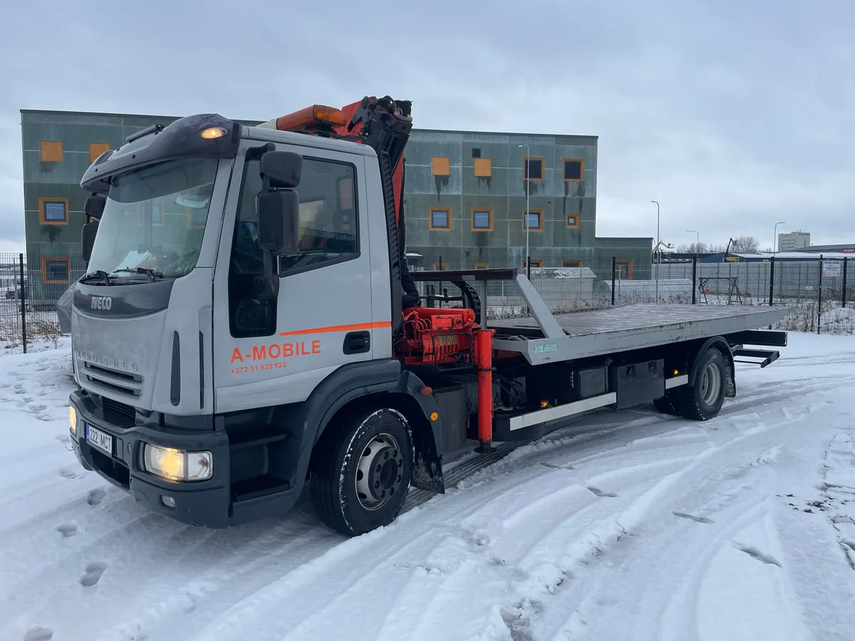 Iveco puksiirauto lumel